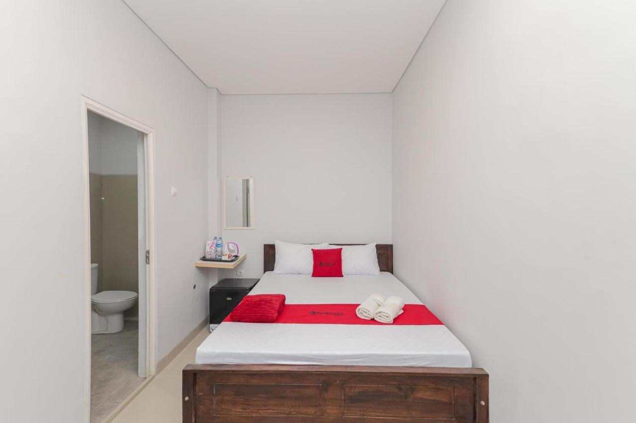 Reddoorz @ Gedangan Sidoarjo Hotel Екстериор снимка